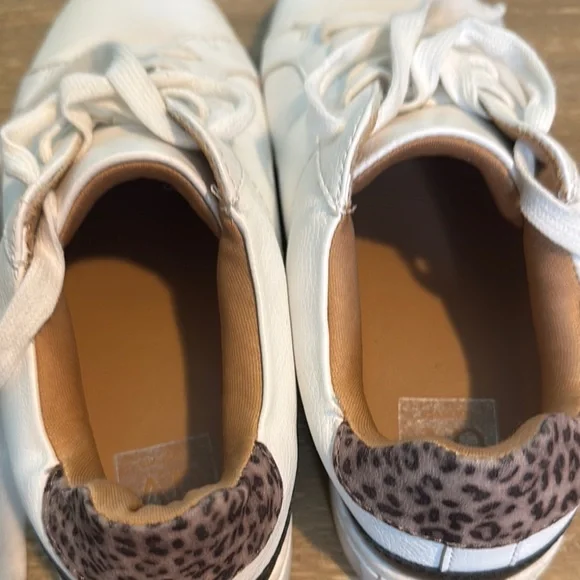 Dolce Vita White Casual Women's Sneakers - Picture 4 of 5